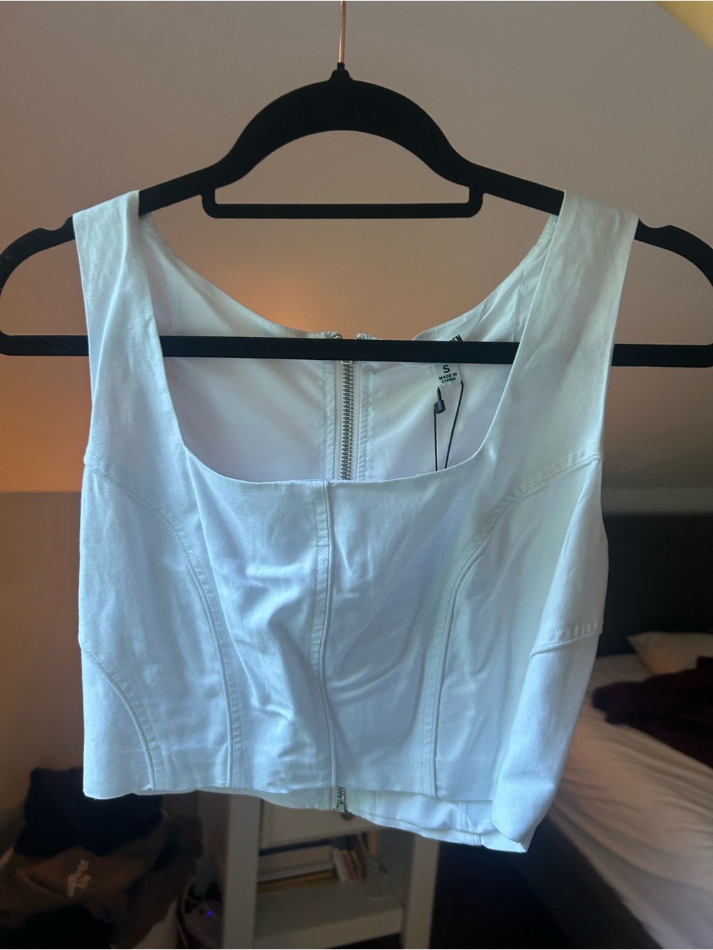 Steve Madden White Sleeveless Zip-Back Crop Top